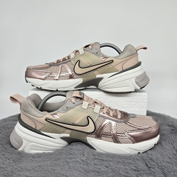 New Nike V2K Run 'Particle Beige College Grey Light Bone' Women's Shoes Size 10 - Picture 6 of 8